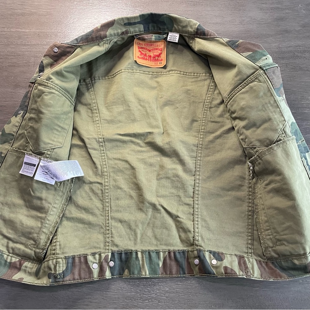 Levi's Women's Camouflage Sleeveless Denim Vest - Green/Brown - Picture 3 of 11